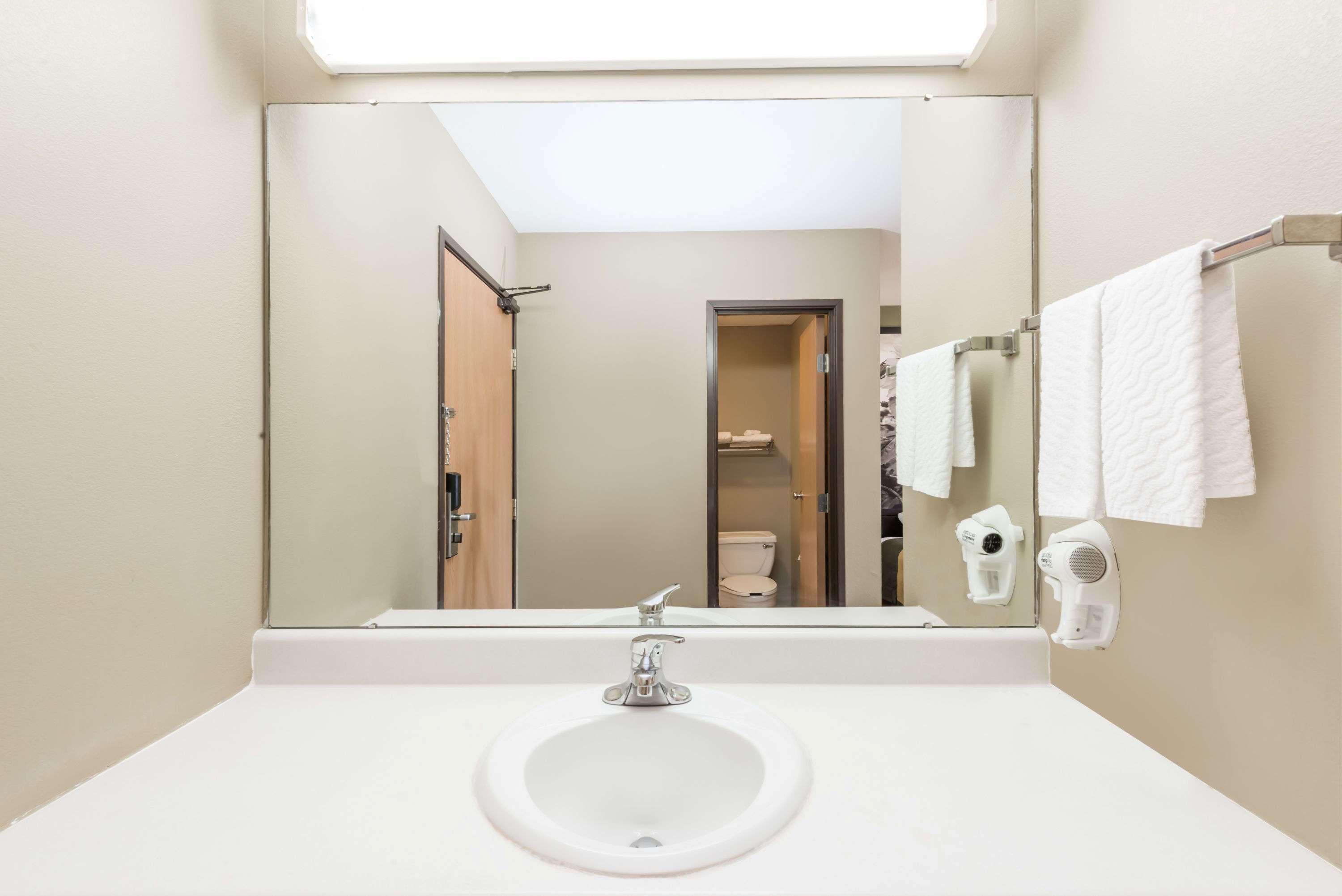 Super 8 By Wyndham Chanute Esterno foto
