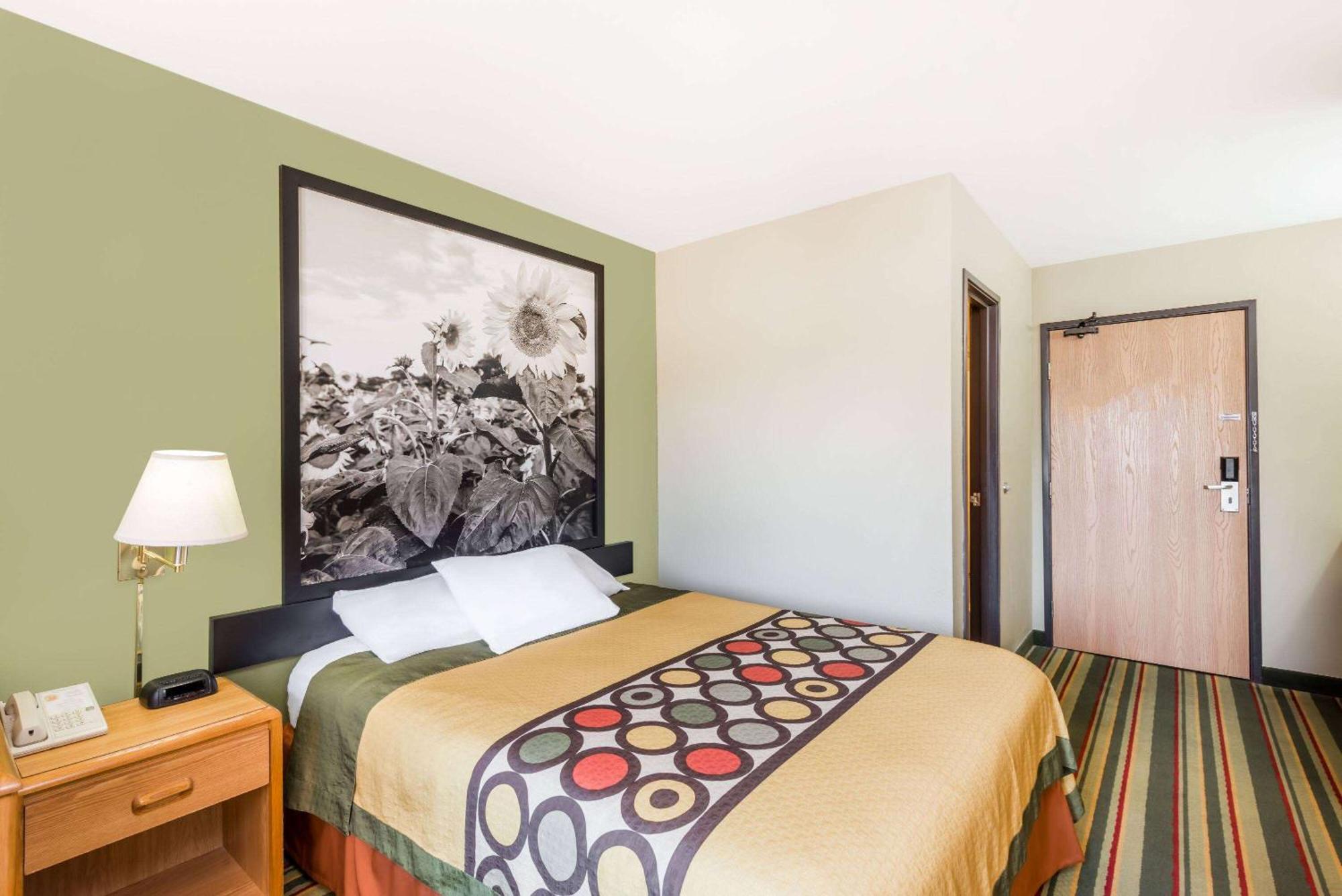 Super 8 By Wyndham Chanute Esterno foto