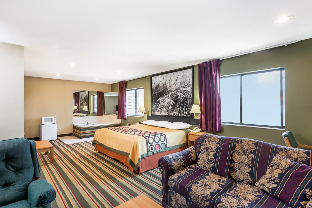 Super 8 By Wyndham Chanute Esterno foto