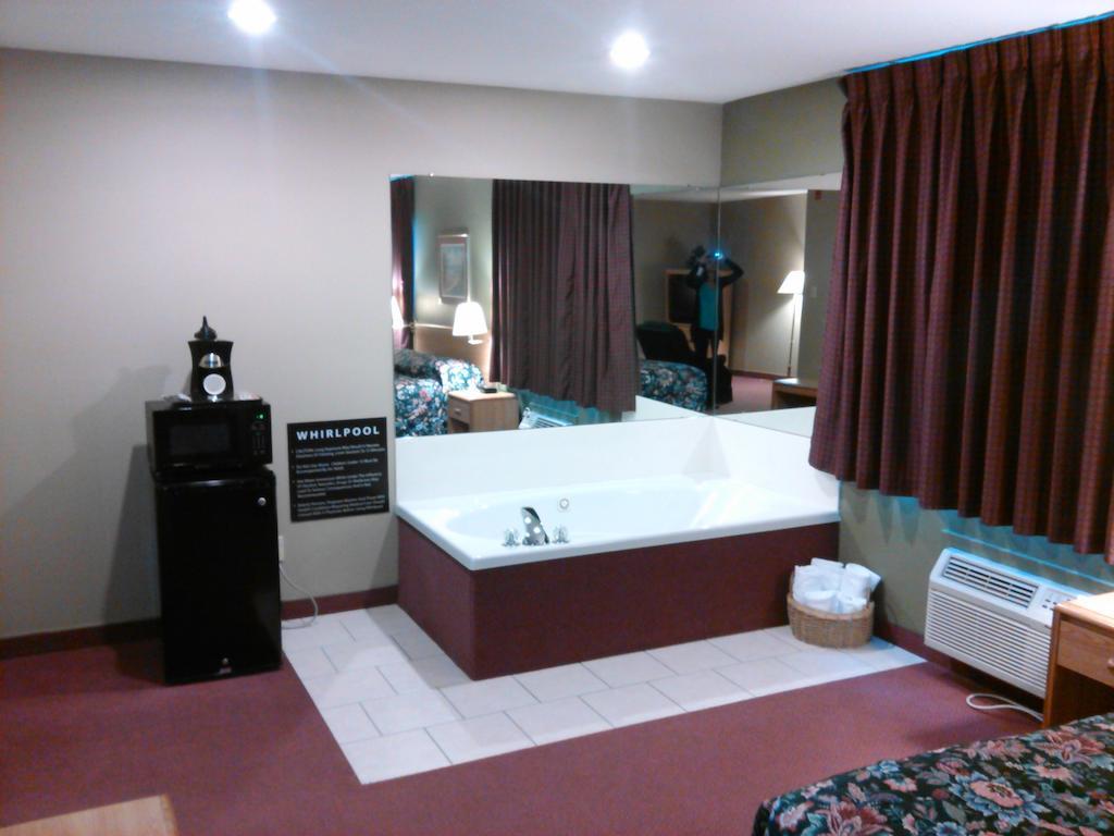 Super 8 By Wyndham Chanute Esterno foto