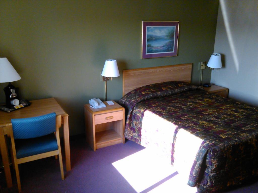 Super 8 By Wyndham Chanute Esterno foto