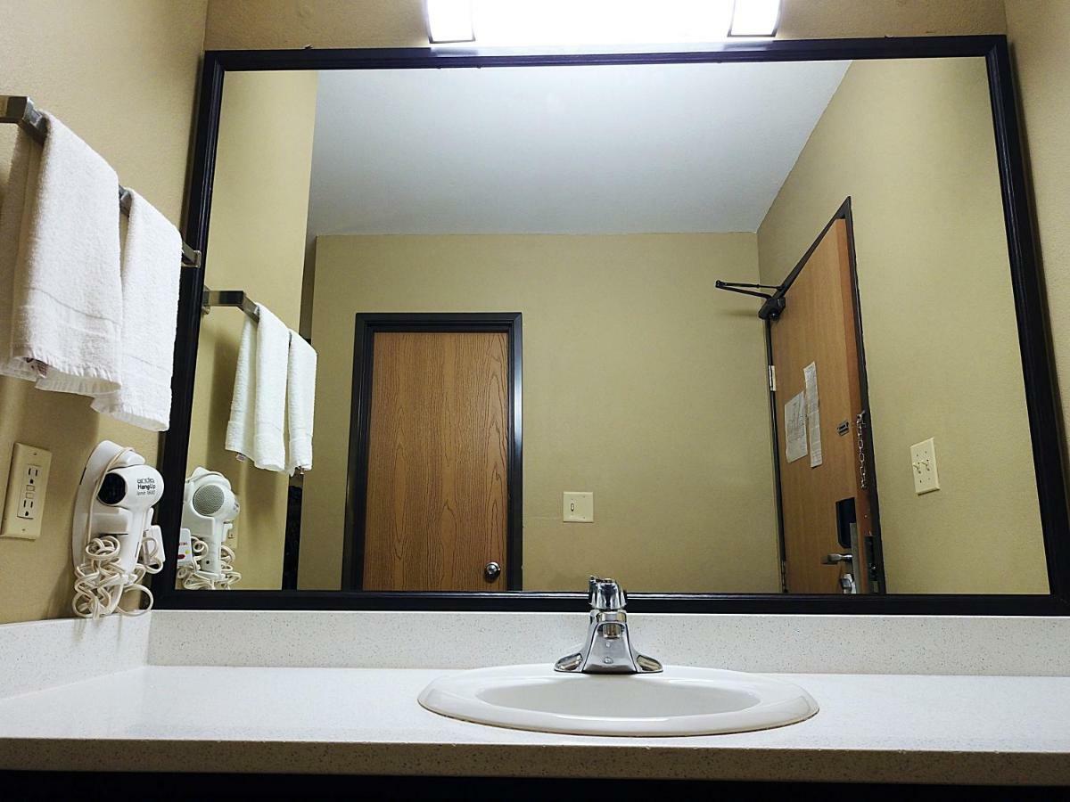 Super 8 By Wyndham Chanute Esterno foto